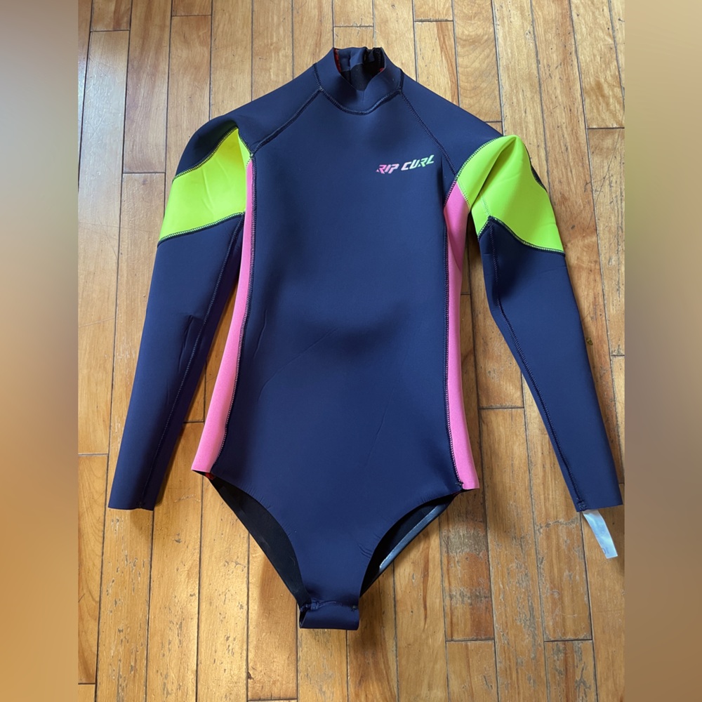 Brand new, 2mm, long sleeve, Ripcurl surf suit.